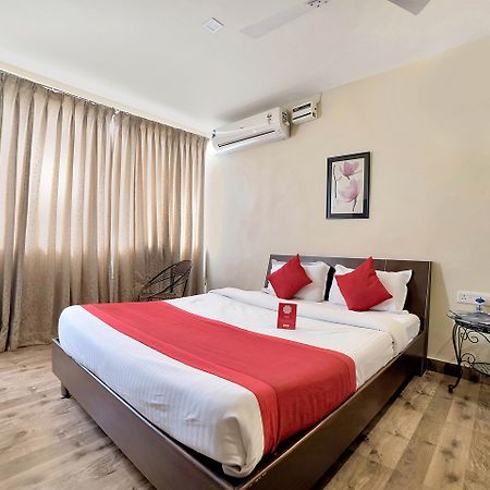 Oyo 674 Apartment Hotel Manar Luxury Suites Гайдарабад Екстер'єр фото