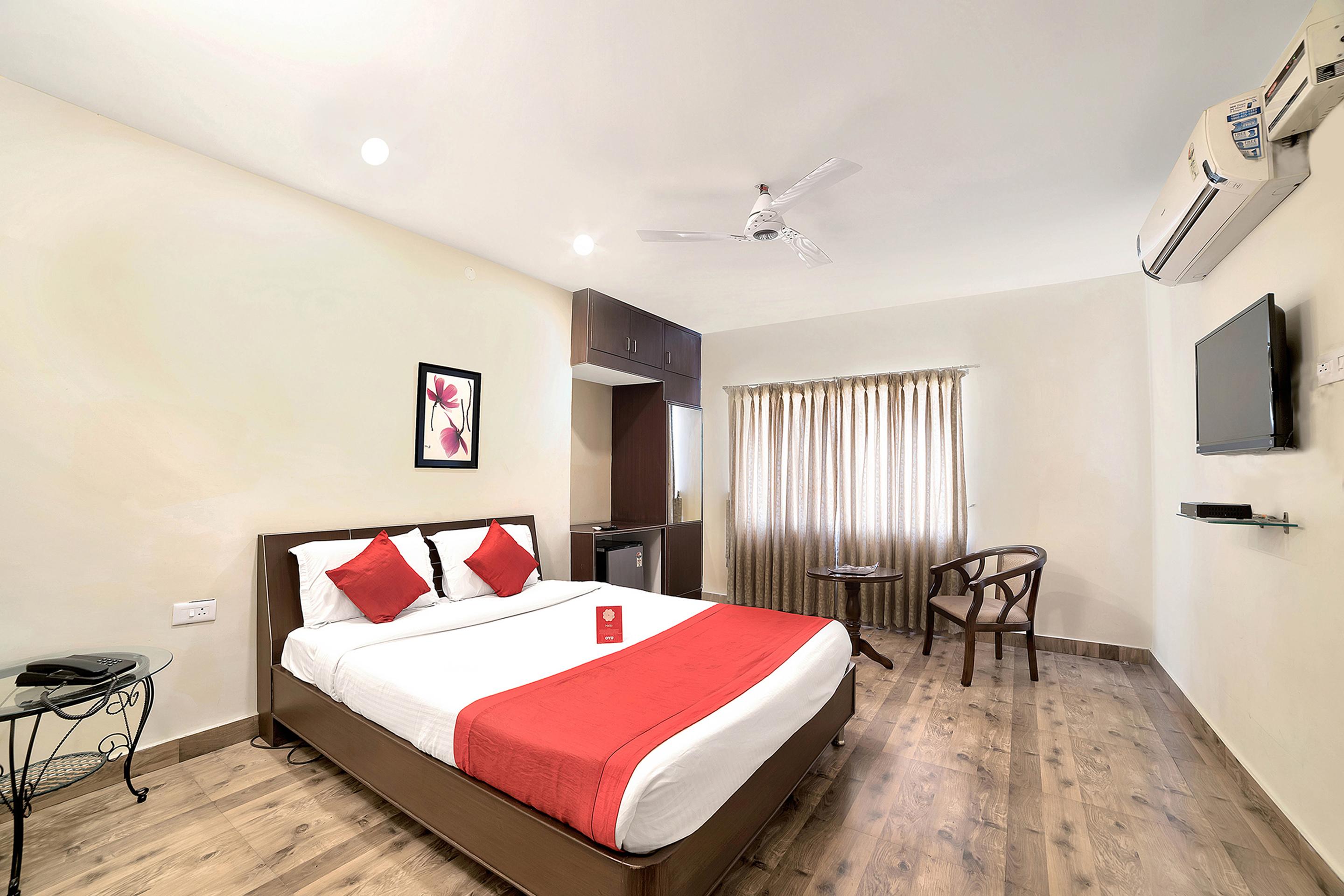 Oyo 674 Apartment Hotel Manar Luxury Suites Гайдарабад Екстер'єр фото